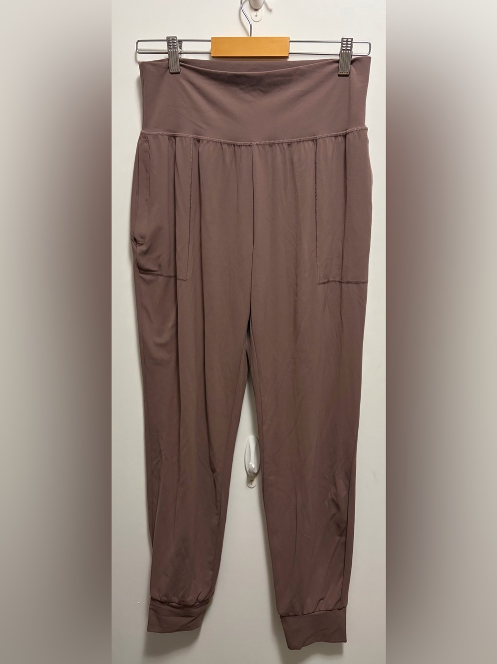 Athleta Salutation Jogger in Powervita Women’s Size Medium Tall